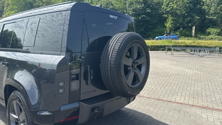 Land Rover Defender 3.0 D250 X-Dynamic SE 110 5dr Auto Diesel Estate